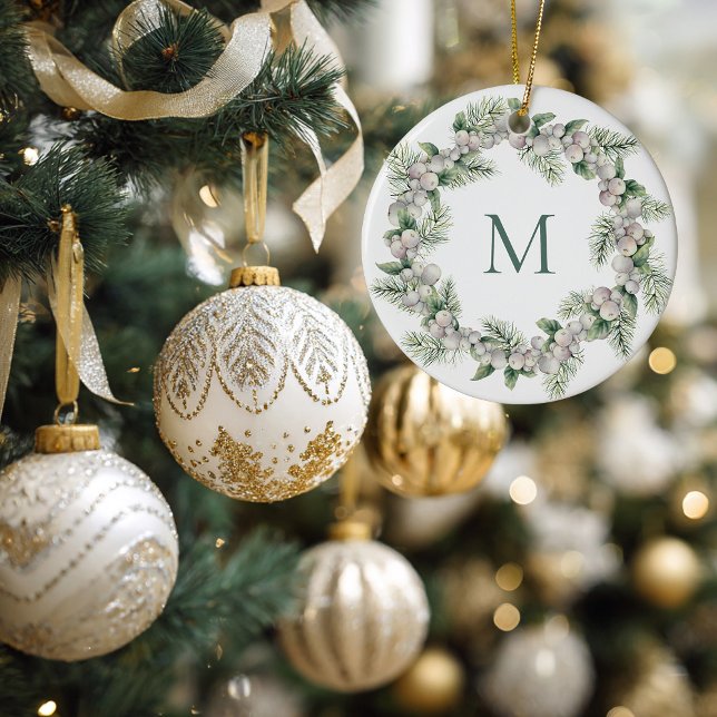 Mistletoe White Berry Monogrammed Wandejul Julgransprydnad Keramik (Mistletoe Monogrammed Christmas Ornament)