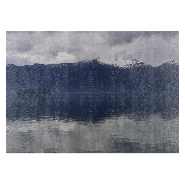 Misty Alaska Sea in Shades of Blue (Framsidan)
