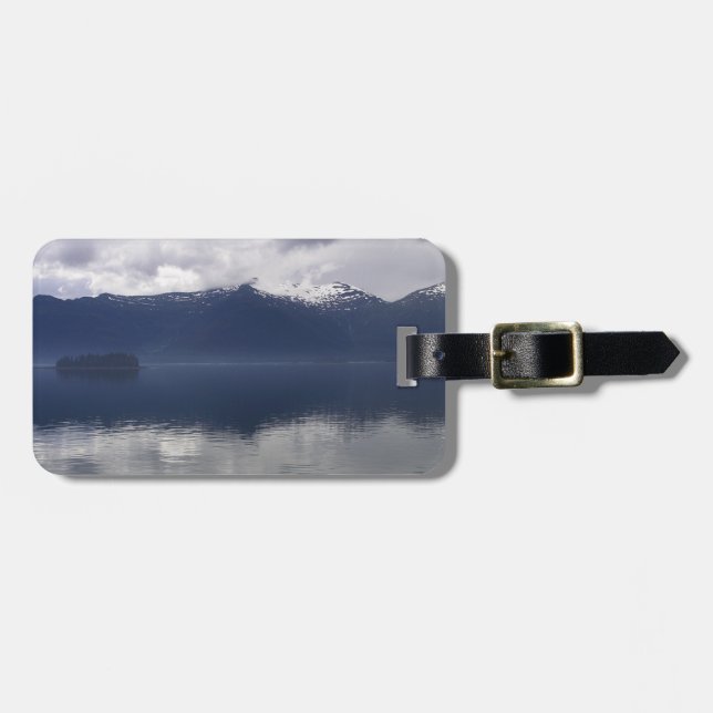 Misty Alaska Sea in Shades of Blue Bagagebricka (Horisontell Framsida)