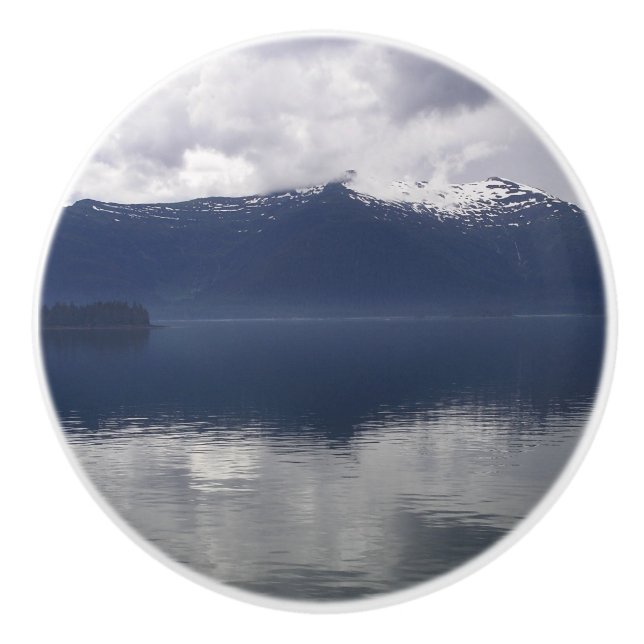 Misty Alaska Sea in Shades of Blue Knopp (Framsidan)