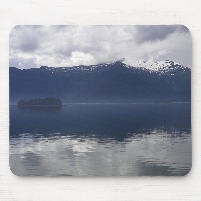 Misty Alaska Sea in Shades of Blue Musmatta (Framsidan)