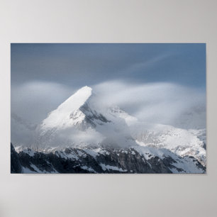 Misty moln över berget Grintovec, Slovenien Poster
