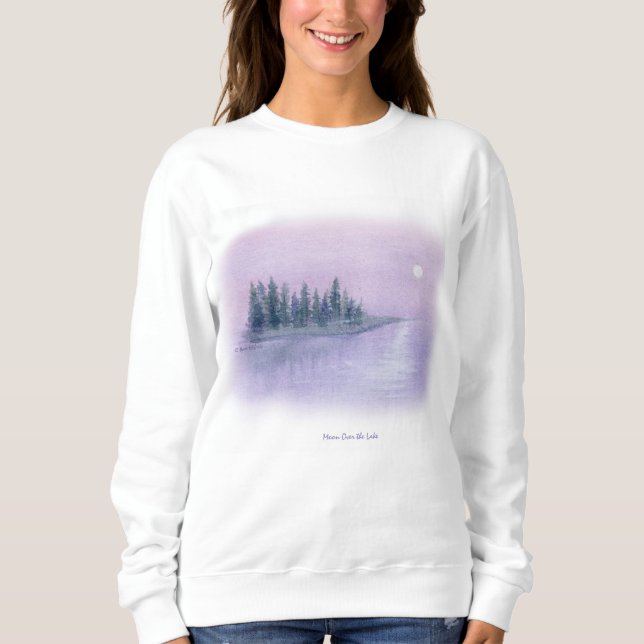 Misty Night Lila Dimma Måne Risen över Sjö T Shirt (Framsida)
