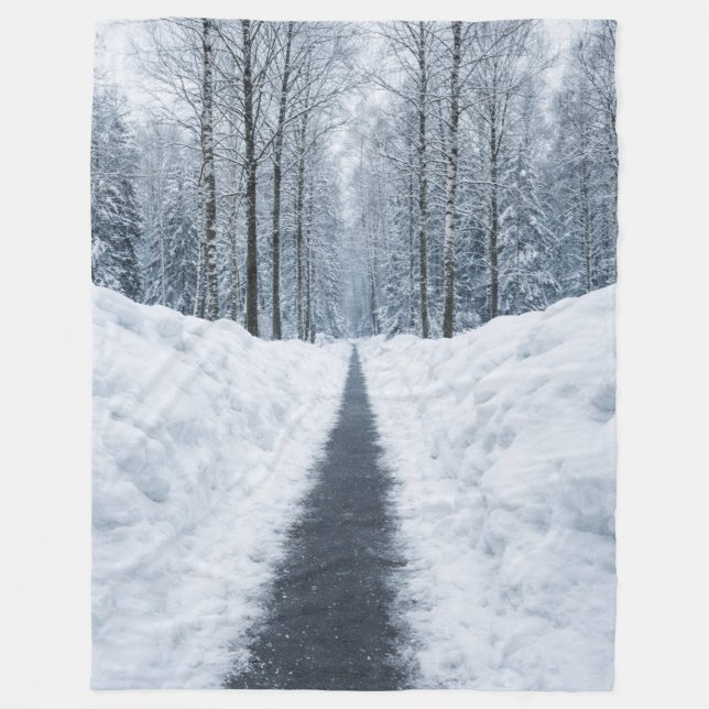 Misty Winter Forest Path Winter Landscape Fleecefilt (Framsidan)