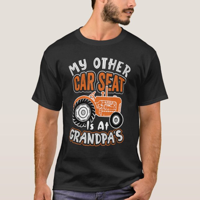 Mitt andra bilsäte är på farfars farmtraktor långt t shirt (Framsida)