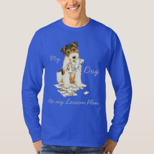 Mitt binda foxterrieråt som min kurs planerar tee