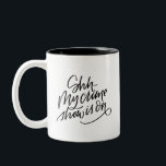 Mitt brottsbildspel Två-Tonad mugg<br><div class="desc">Har du bränt genom serie efter en serie brottsliga program på jakten på en ny? Det här mugg kan vara kom när du knackar i en gångjärna! Mugg hanteras med "Shh... Min brottsshow är på."</div>