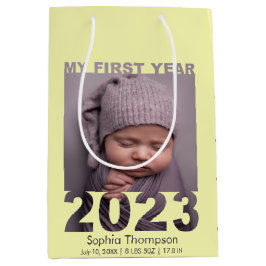 Mitt första år 2023 Modern Baby-fotoGult