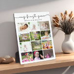 Mitt första års fotokollage<br><div class="desc">Modern plakett med fotokollage i elegant innehåller 12 foton som togs under baby första året på en vit bakgrund,  typografiskript " mitt första år" i trendiget. Anpassa ytterligare med namn. Fin första födelsedagspresent eller keepsaké.</div>