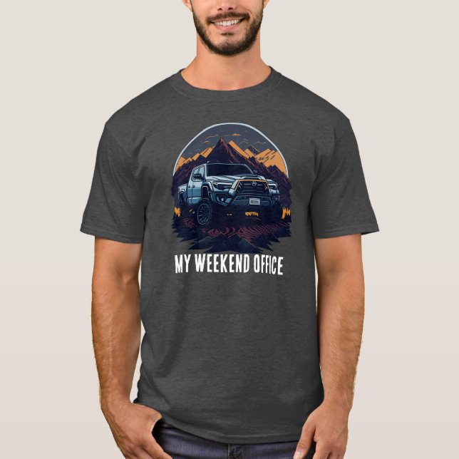 Mitt Helg Office Tacoma Pickup Off-Road T-Shirt (Framsida)