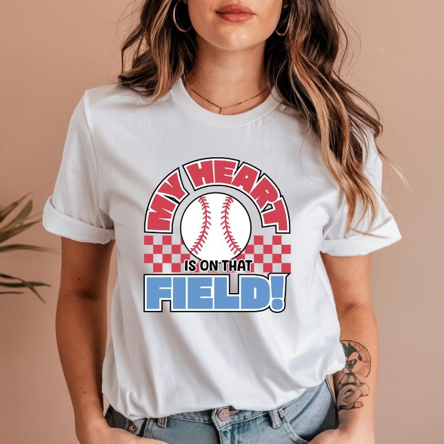 Mitt hjärta är på Fält - Baseball Mamma T Shirt (Skapare uppladdad)