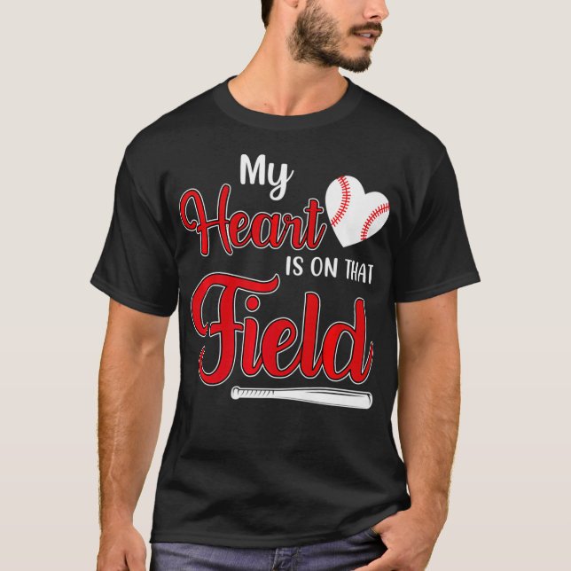 Mitt hjärta är på Fält baskiska Softball Mamma Pr T Shirt (Framsida)