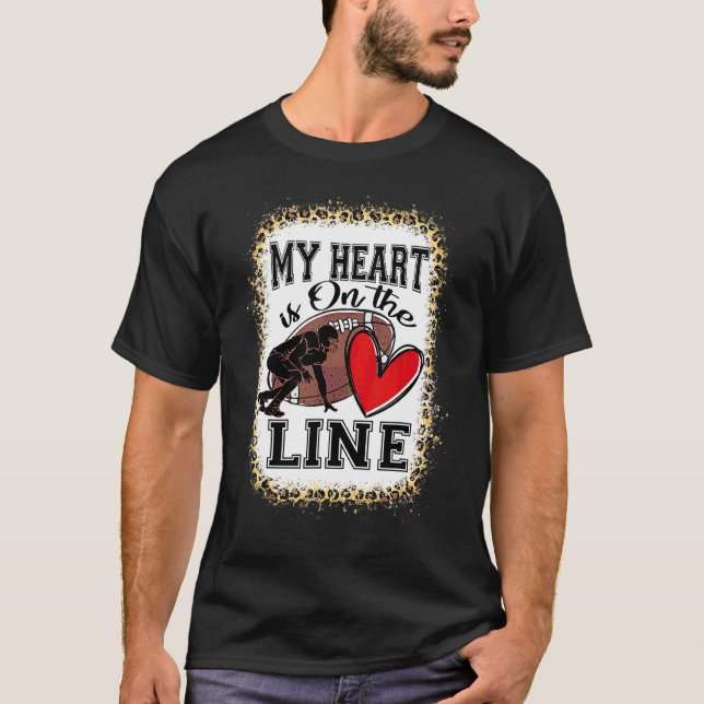 Mitt hjärta är på lineär fotboll. t shirt (Framsida)