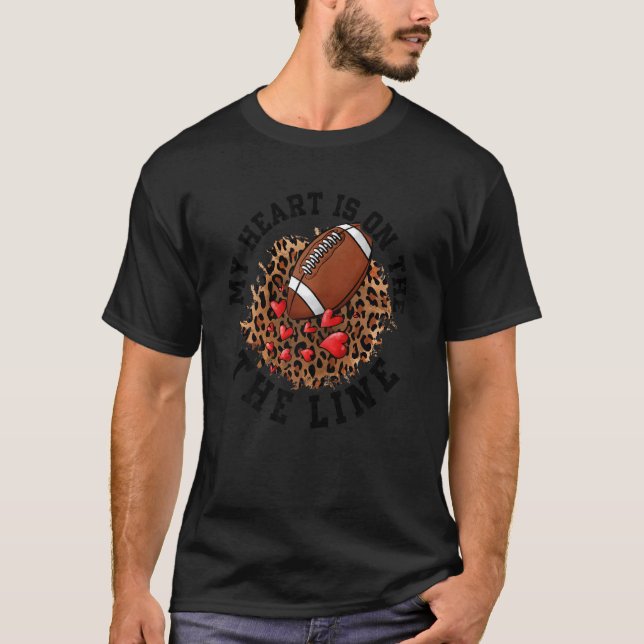 Mitt hjärta är på lineär fotboll. t shirt (Framsida)
