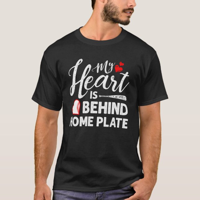 Mitt hjärta ligger bakom hemmaplan t shirt (Framsida)