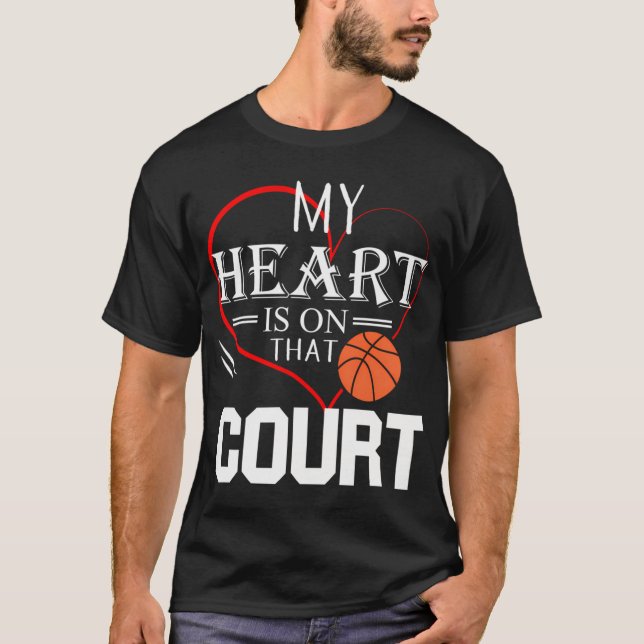 Mitt hjärta ligger på den där domstolen Basketball T Shirt (Framsida)