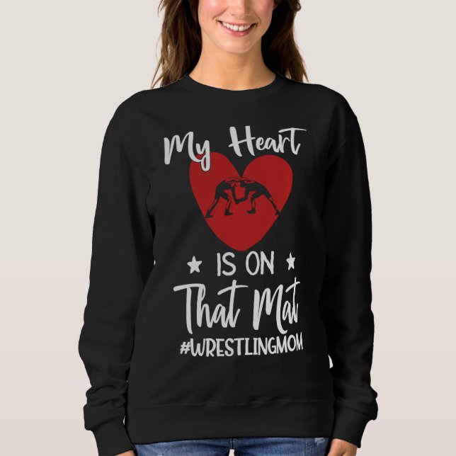 Mitt hjärta ligger på den där Mat Wrestling Mamma  T Shirt (Framsida)