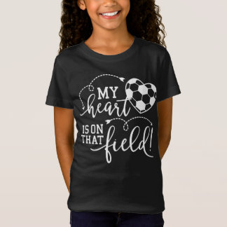Mitt hjärta ligger på Fält, för fotboll Mamma T Shirt