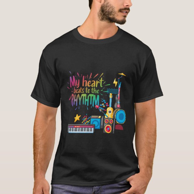Mitt hjärta slår till rytmen. t shirt (Framsida)