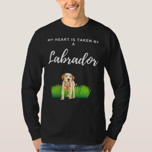 Mitt hjärta tas av en labradorcute-Hund T Shirt