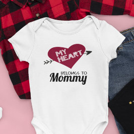 Mitt hjärta tillhör Mamma vit med rött hjärta T Shirt