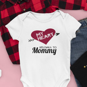 Mitt hjärta tillhör Mamma vit med rött hjärta T Shirt