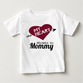 Mitt hjärta tillhör till Mamma vitt med rött hjärt T Shirt