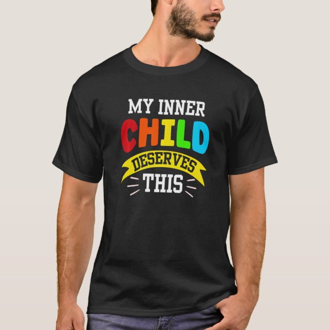 Mitt inneboende barn förtjänar detta självt och ti t shirt (Framsida)