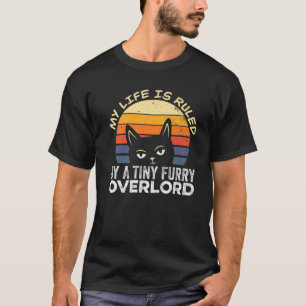 Mitt liv styrs av en liten Hårig överherre T Shirt