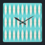Mittonhundratalet Modern Argyle Square Wall Clock Fyrkantig Klocka<br><div class="desc">Den här moderna argyllene fyrkantsväggsklockan (liten utskrift) har en pulserande, turkoshögd bakgrund och en mönster av mod, genomskinliga tealdiamanter som täcker större, vintage krämdiamanter med guld färgad, utrymmeskräpor. Detta minimalistiska inspirerade, dekonstruerade argument är ett förenklat bakslag av den mer än livskraftiga atomtid som dominerade 1950- och 1960-talets dekorerande landskap. Den...</div>