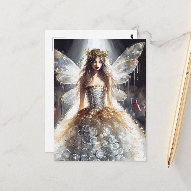 Mjölk i en återvunnen klänning vid Mode Show Vykort (Fram/Back In Situ)