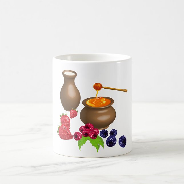 Mjölk och honung med bär rustik mat kaffemugg (Skapare uppladdad)