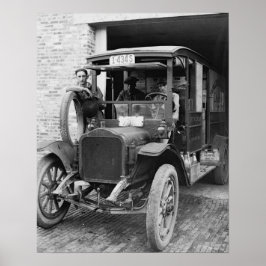 Mjölkbilen, 1921. Gammalt foto Poster