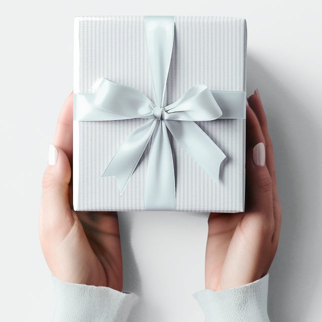 Mjuk Baby blue och vit, randig babystövel Presentpapper (Elegant Baby Blue and White Pinstriped Gift Wrap for Baby Shower. Cute Pastel Blue & White Stripes)