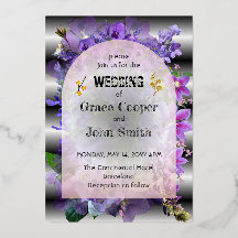 Mjuk blommigt av lila med svart och vit bakgrund