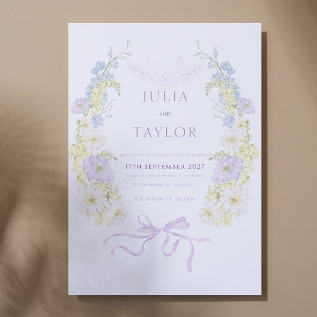 Mjuk blomsterbröllopsinbjudan – Elegant färgrik  Inbjudningar (Skapare uppladdad)