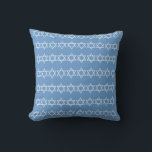 Mjuk BLUE & vit, MENORAH- och STARS-kudde Kudde<br><div class="desc">Blått och vitt MENORAH-SKÄRMSTAR AV DAVID TRIM vita STARS AV DAVID PÅ BACK av designern Sandy Closs ~ SandyCloss~</div>
