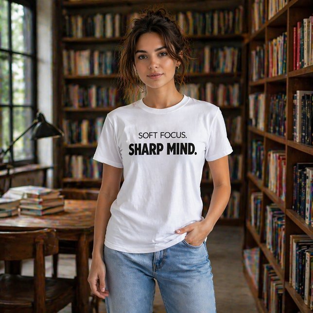 Mjuk Fokus Skarp Sinne – Minimalistisk Typografi T Shirt (Skapare uppladdad)