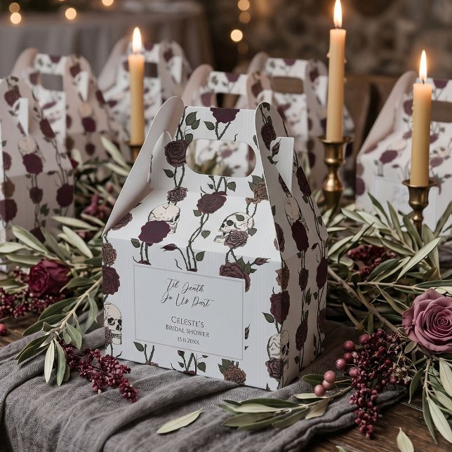 Mjuk gotisk ljusgrå bröllop presentaskar (Soft Gothic Wedding Favor Box features hand-drawn ink art with romantic skulls and maroon roses)