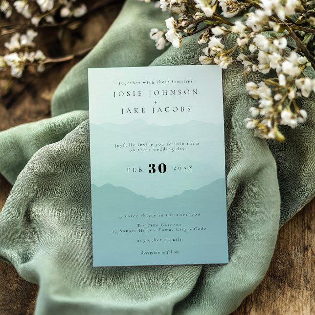 Mjuk grönt bergsbröllopsinbjudan inbjudningar (Soft green mountains wedding invitation featuring a delicate watercolor and photo)