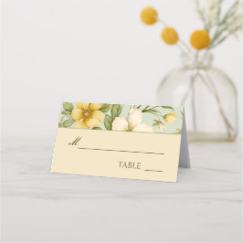 Mjuk grönt och blommor av beige bröllop placeringskort