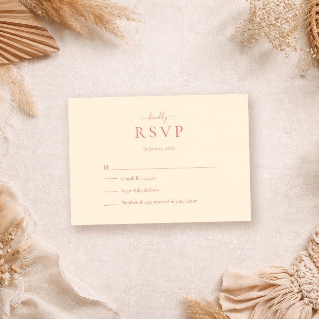 Mjuk korall Modern minimalistisk bröllops-RSVP-kor OSA Kort (Soft Coral Modern Minimalist Wedding RSVP Card on a boho table with terracotta decor)