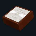 Mjuk låda med fet mask, 30:e Bröllop-årsdagen<br><div class="desc">En Digitalbcon Bilder Design med platinapärl färg och fet dammformade tema med en rad olika bilder, former, mönster, stilar och typsnitt i anpassningsbar i denna ena av typen"Bold Damask 30-årsdag" i Bröllop. Den här attraktiva och elegant designen är komplett med anpassadets textbrev till kostym vid ditt eget speciella tillfälle. FULLGÖR...</div>