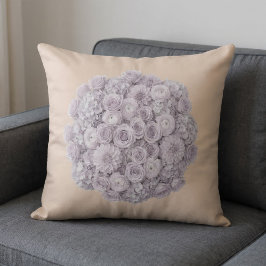 Mjuk lavendel och blekgrå blommig kudde