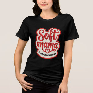 Mjuk mamma Broderad stil typografi design T Shirt