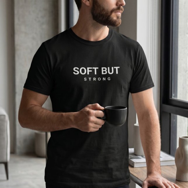 Mjuk Men Stark Minimalistisk Typografi T-Shirt (Skapare uppladdad)