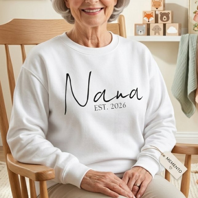 Mjuk Nana EST År Mysig Elegant Skript Design T Shirt (Skapare uppladdad)