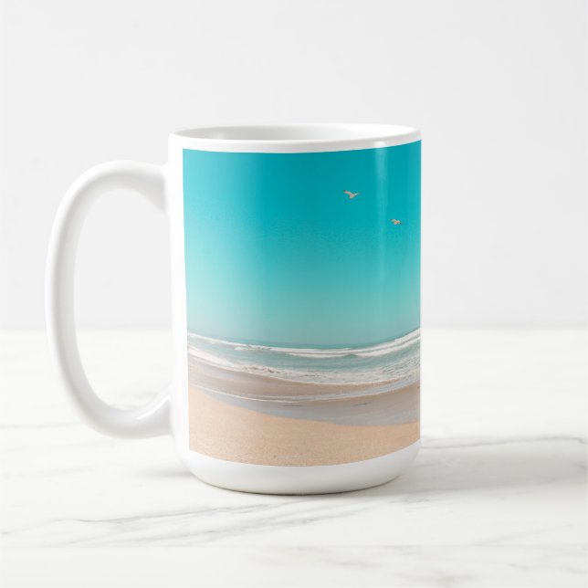 Mjuk pastel Ocean Sandy Beach Himlar som flyger Fi Kaffemugg (Vänster)