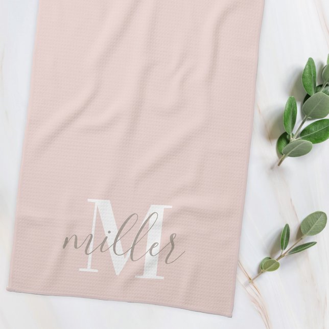 Mjuk Rosa Anpassad Familjenamn Monogram Kökshandduk (Skapare uppladdad)