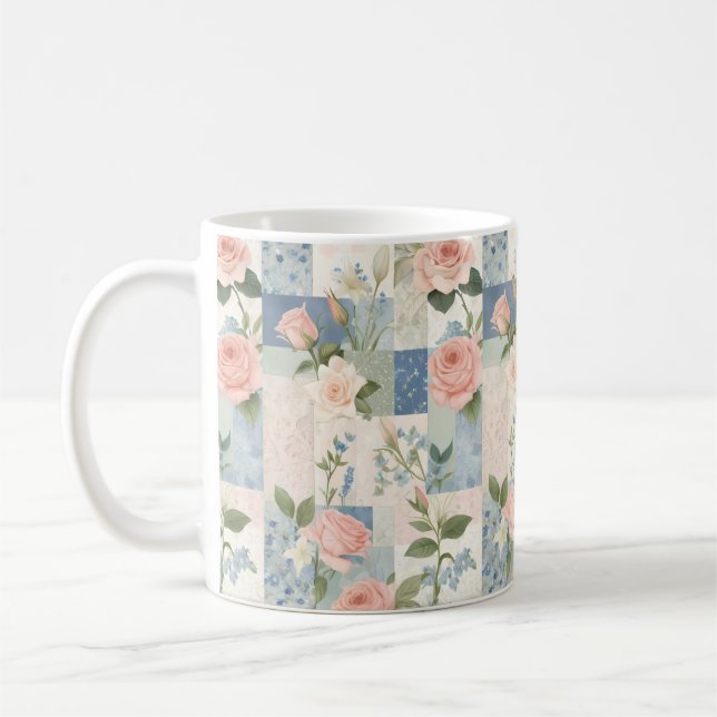 Mjuk Rosa av kvinnlig Blommigt och blått lappverk Kaffemugg (Vänster)